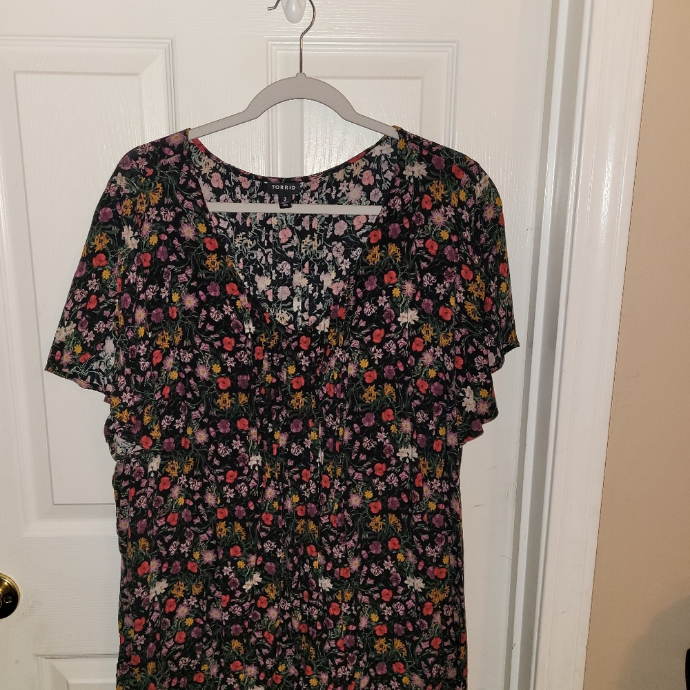 Torrid, size 3, black floral